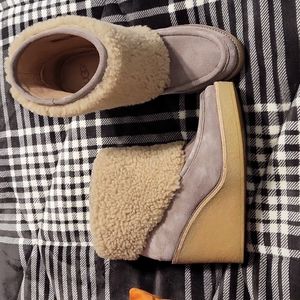 UGG size 7 boots with fur cuff